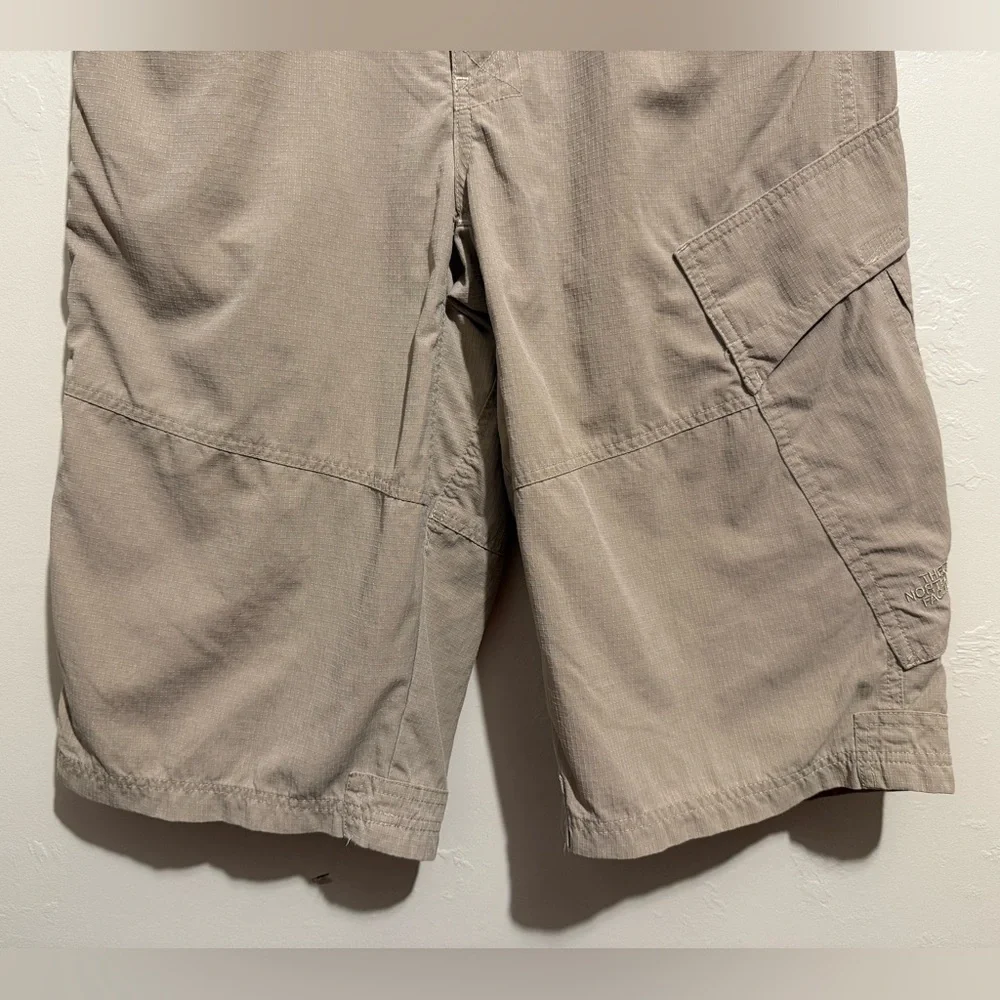Men's The North Face Tan 100% Nylon Cargo Outdoor Hiking Shorts 32 Reg